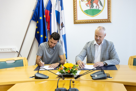 PIVKA PODPIS POGODBE O POSTAVITVI SONČNIH ELEKTRARN 13.6.2025 - Valter Leban-9171